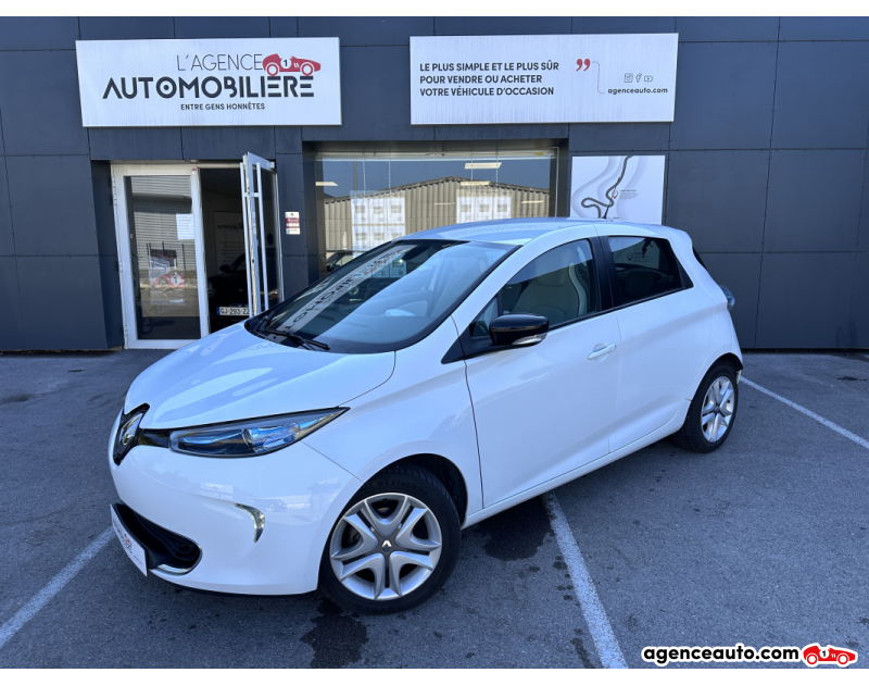 Achat voiture occasion, Auto occasion pas cher | Agence Auto Renault Zoe R90 Zen batterie en location Blanc Année 2018 Automatique Électrique