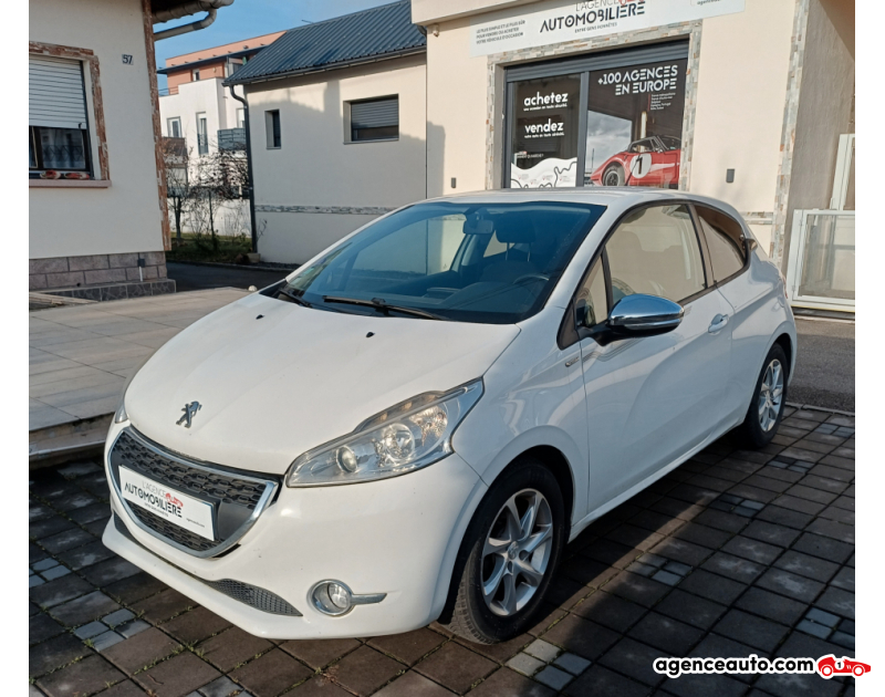 Achat voiture occasion, Auto occasion pas cher | Agence Auto Peugeot 208 1.2 Pure Tech 82 CV Style Courroie OK Blanc Année 2013 Manuelle Essence