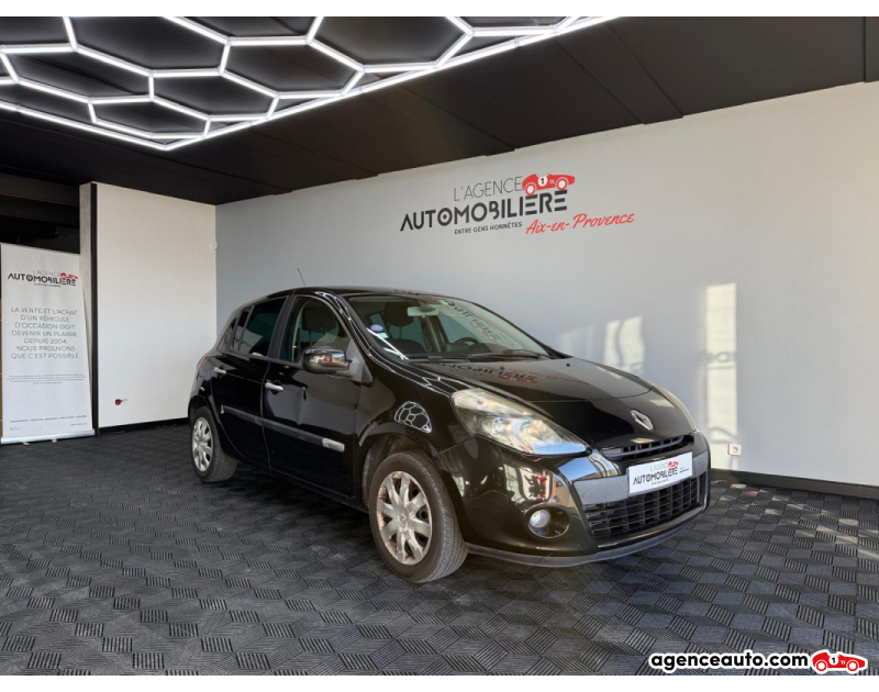Achat voiture occasion, Auto occasion pas cher | Agence Auto Renault Clio III 5 portes - 1.2i Turbo 103 CV - Dynamic TomTom 5 portes Noir Année 2011 Manuelle Essence