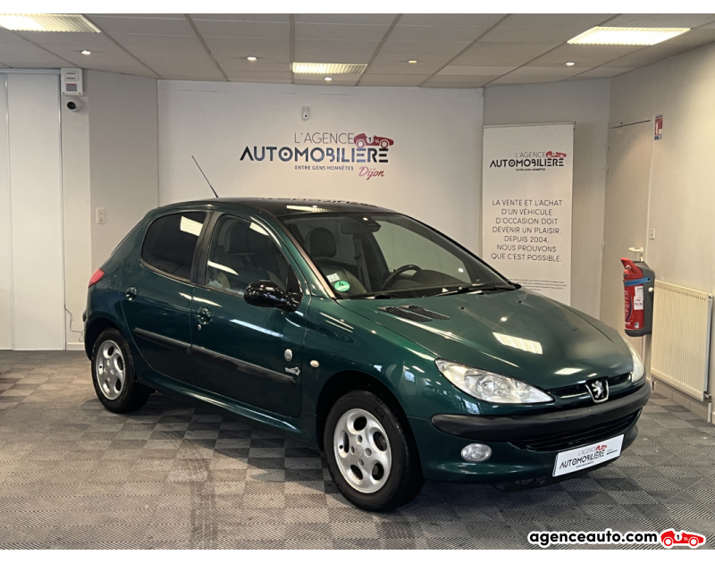 Aankoop Gebruikte Auto, Goedkope Gebruikte Auto | Agence Auto Peugeot 206 1.4 Roland Garros 5p 75 CV courroie de distribution et train arrière remplacés Révisé Vert Jaar 2000 Manuelle Essence