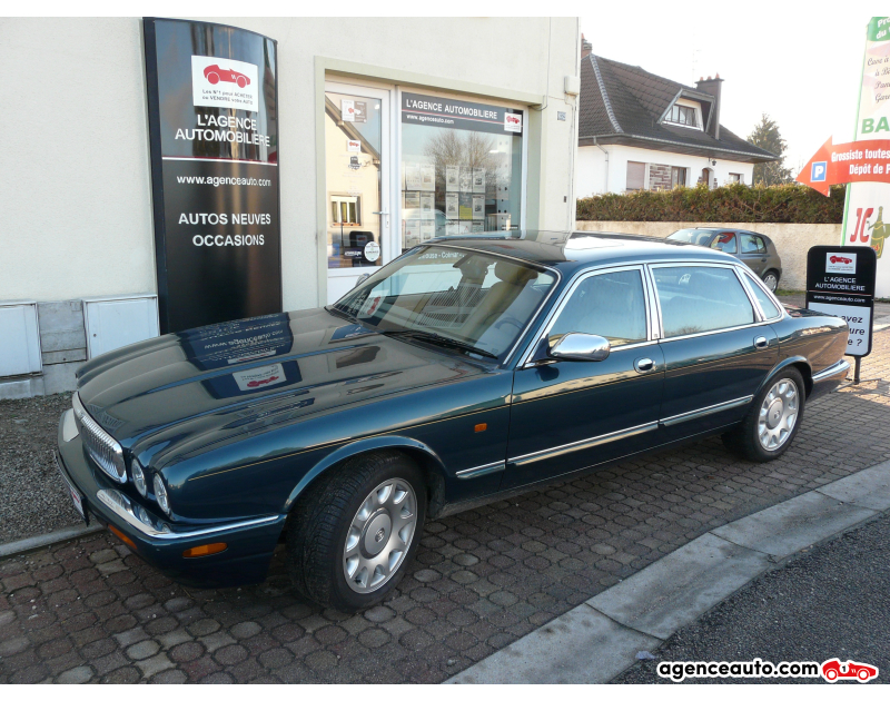 Aankoop Gebruikte Auto, Goedkope Gebruikte Auto | Agence Auto Daimler X300 SUPER V8 SUPERCHARGER 4.0 COMPRESSE Violet Jaar 2002 Automatique Essence