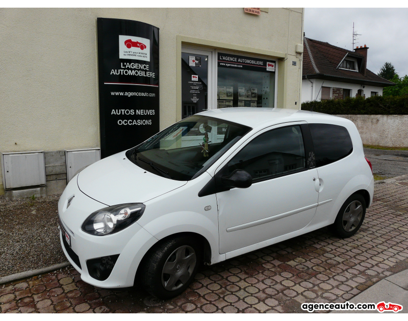 Gebrauchtwagenkauf, Günstige Gebrauchtwagen | Automobilienagentur Renault Twingo II 1.2 night and day Violett Jahr 2008 Hand-Schaltgetriebe Benzin