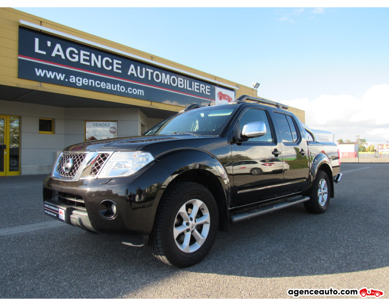 Achat voiture occasion, Auto occasion pas cher | Agence Auto Nissan Navara 2.5 DCI 190 Double Cab 4X4 Violet Année 2012 Automatique Essence