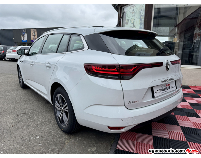 Renault Megane IV ESTATE 1,5 BLUE DCI 115ch EVOLUTION Blanc 2022 — photo 3