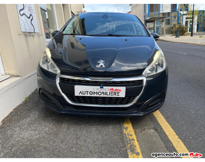 Peugeot 208 PURE TECH 110 EAT6 ALLURE APPLE CARPLAY - 2019 - 84900 km — photo 2