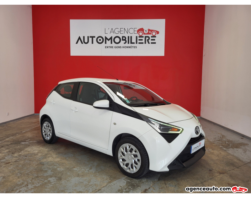 Achat voiture occasion, Auto occasion pas cher | Agence Auto Toyota Aygo 1.0 VVT-i 72 X-PLAY BVM5 5P + CARPLAY + CAMERA Blanc Année 2019 Manuelle Essence