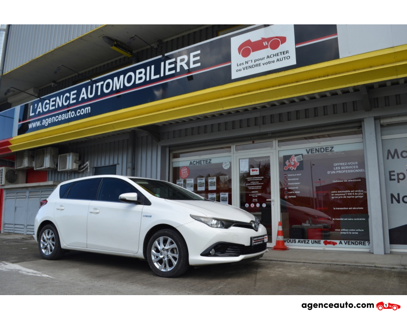 Achat voiture occasion, Auto occasion pas cher | Agence Auto Toyota Auris Hybride 136h / Design Violet Année 2017 Automatique Hybride