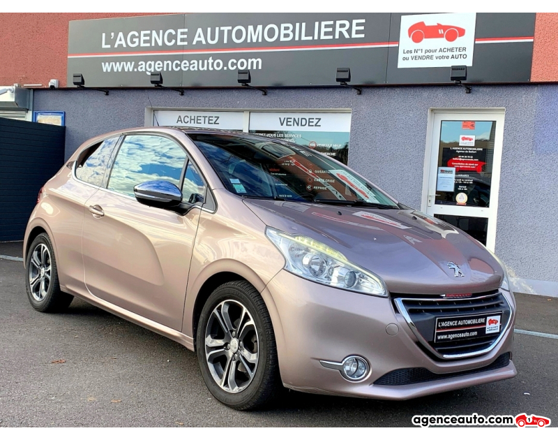 Achat voiture occasion, Auto occasion pas cher | Agence Auto Peugeot 208 1.2 VTI 82cv Féline Rose Année 2013 Manuelle Essence