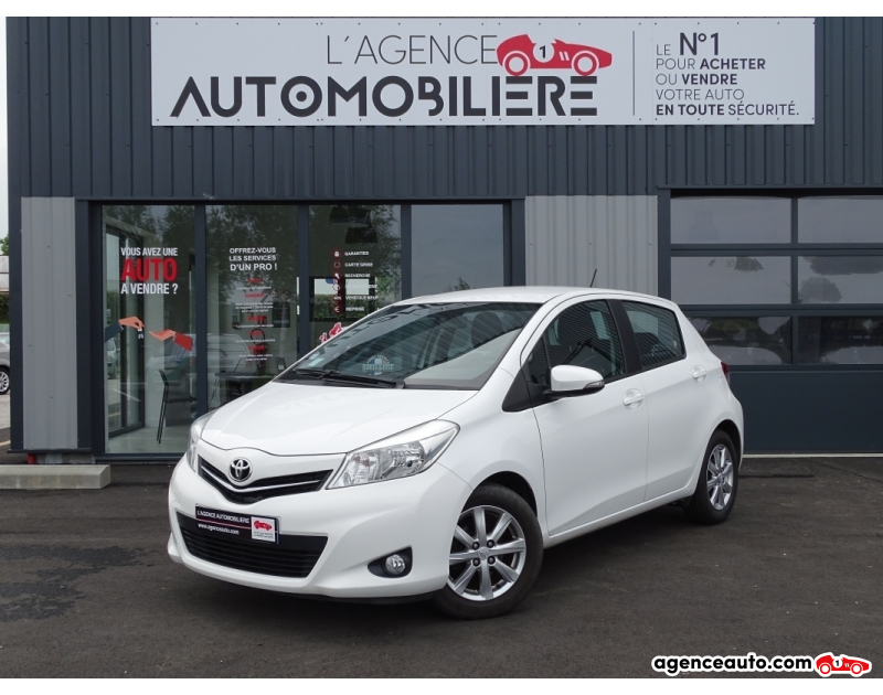 Acquisto Auto Usate, Auto Usate Economiche | Agenzia Automobiliare Toyota Yaris 69 VVT-I Tendance Blanc Anno 2014 Manuelle Essence