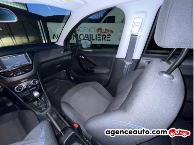 Peugeot 208 — 11