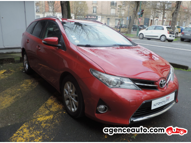 Toyota Auris Touring Sport — 3