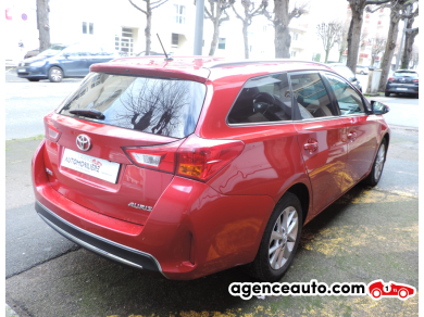 Toyota Auris Touring Sport — 4