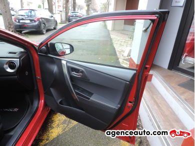 Toyota Auris Touring Sport — 10