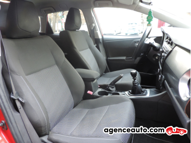 Toyota Auris Touring Sport — 12