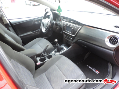 Toyota Auris Touring Sport — 11