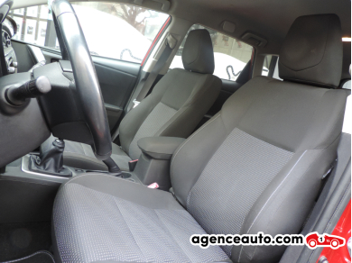 Toyota Auris Touring Sport — 15