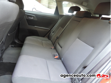 Toyota Auris Touring Sport — 18