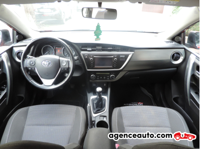 Toyota Auris Touring Sport — 20
