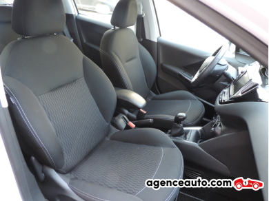 Peugeot 208 — 12