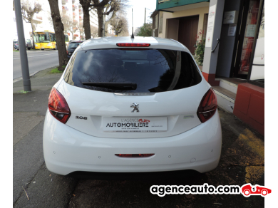 Peugeot 208 — 5