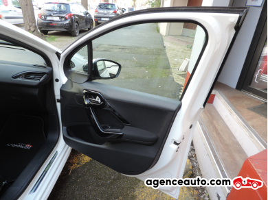 Peugeot 208 — 10