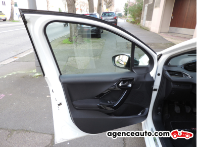Peugeot 208 — 13