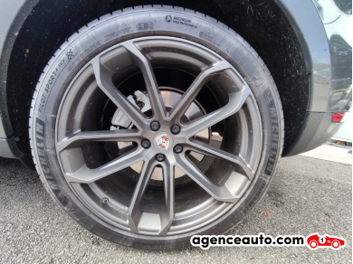 Porsche Macan — 32
