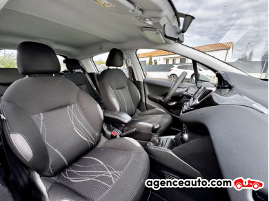Peugeot 208 — 11