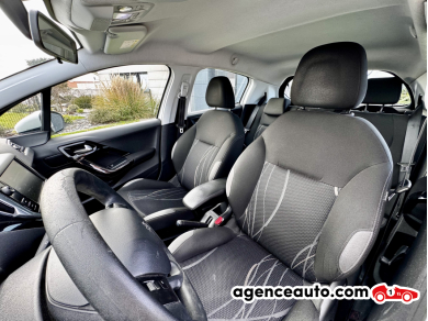 Peugeot 208 — 10
