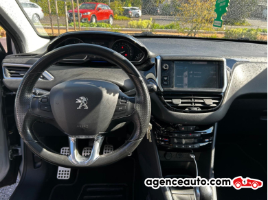 Peugeot 208 — 10