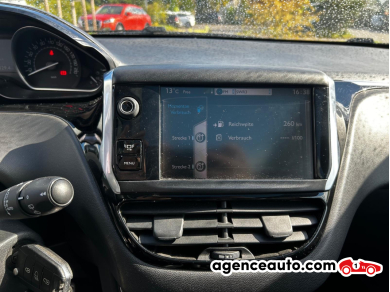 Peugeot 208 — 11