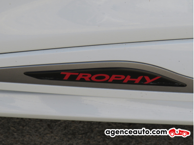 Gebrauchtwagenkauf, Günstige Gebrauchtwagen | Automobilienagentur Renault Clio RS TROPHY 220 CV Blanc Jahr : 2016 Automatisch Benzin