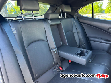 Lexus UX — 13