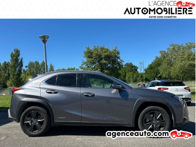 Lexus UX — 2
