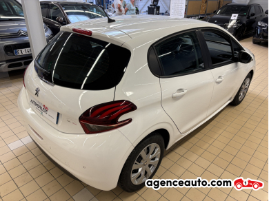 Peugeot 208 — 10