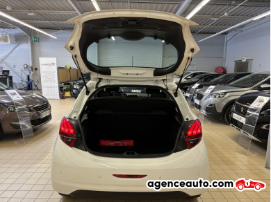 Peugeot 208 — 7