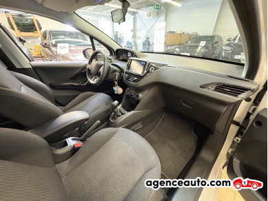 Peugeot 208 — 23