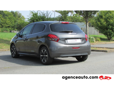 Peugeot 208 — 4