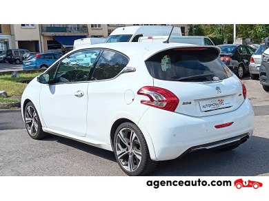Peugeot 208 — 4