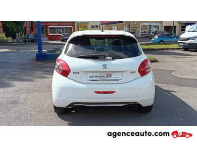 Peugeot 208 — 5