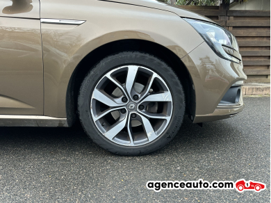 Renault Megane — 12