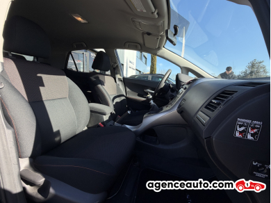 Toyota Auris — 11