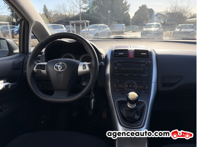 Toyota Auris — 15