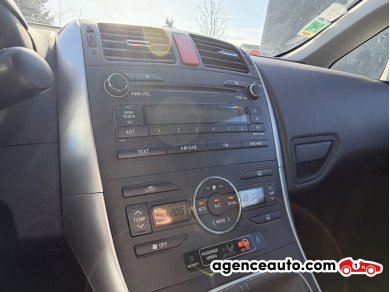 Toyota Auris — 17