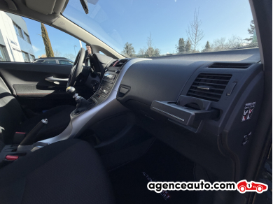 Toyota Auris — 23
