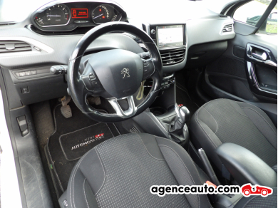 Peugeot 208 — 11