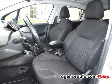 Peugeot 208 — 12