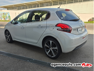 Peugeot 208 — 5