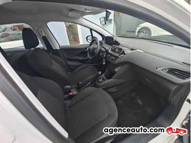 Peugeot 208 — 12