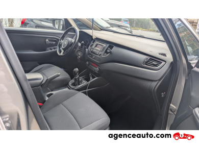 Kia Carens — 11
